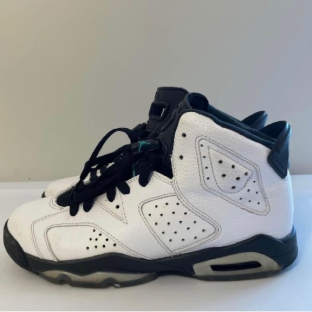 Jordan’s 6 retro white jade black